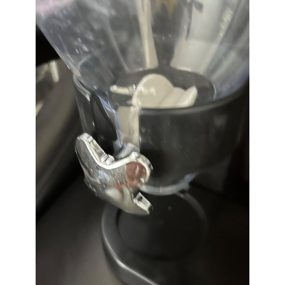 Airtight Dry Food Dispenser - Picture 7 of 11